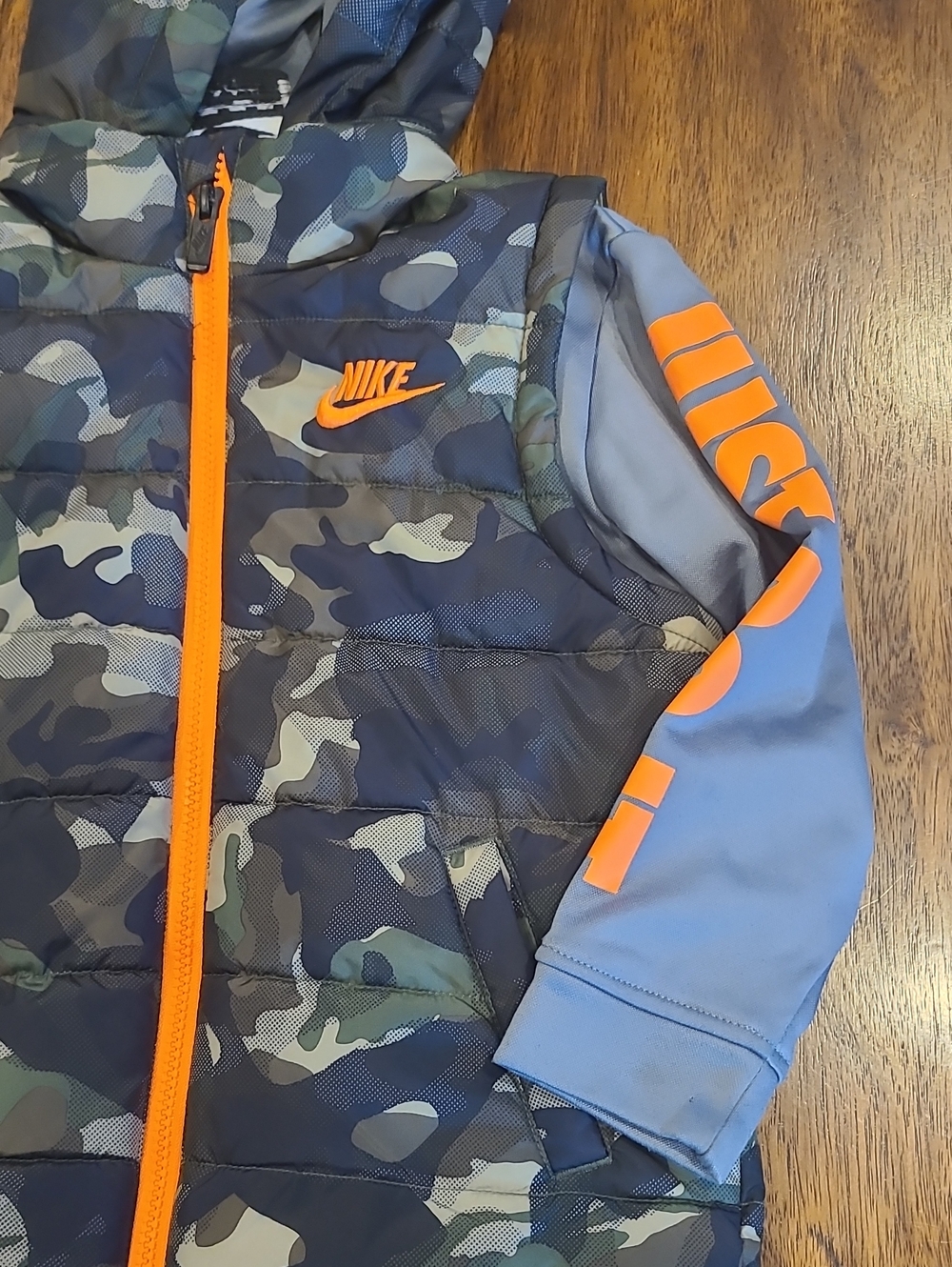 Nike Full Zip Puffer Jacket featuring a green camouflage print Boys 5 - Picture 2 of 4